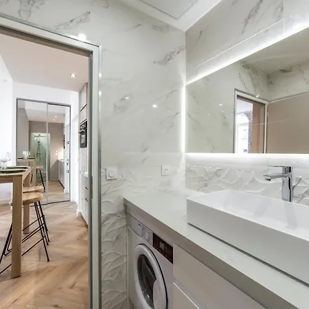 In | Urbain Chic Climatise 6 Apartment *